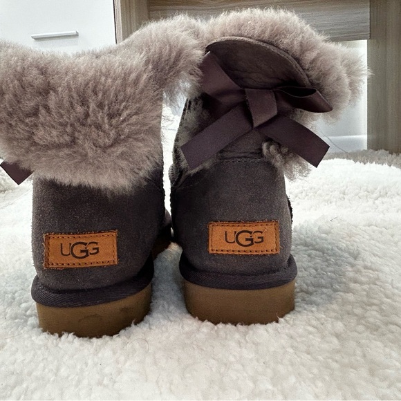 UGG Shoes - UGG Gray and Brown Boots with Fur Trim and nail